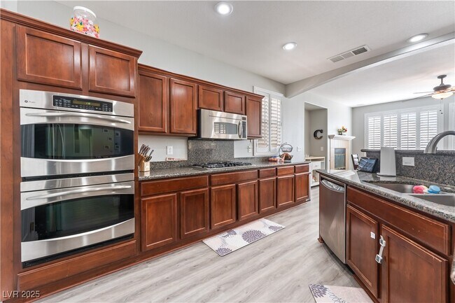 Building Photo - 1005 Windwalker Ave