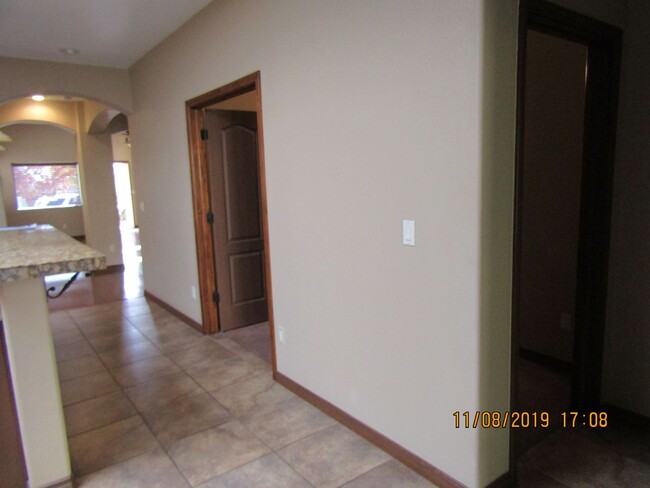 Building Photo - **Move In Special - 1/2 of 1st Full Month'...