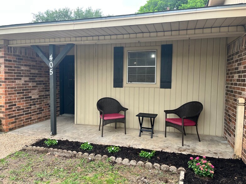 Building Photo - 405 Brenda Dr