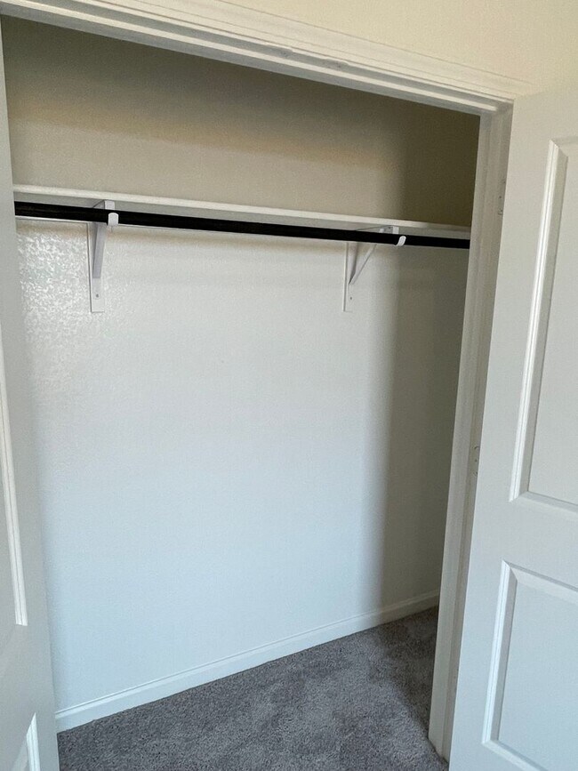 Building Photo - Welcome Home to Monticello Park!