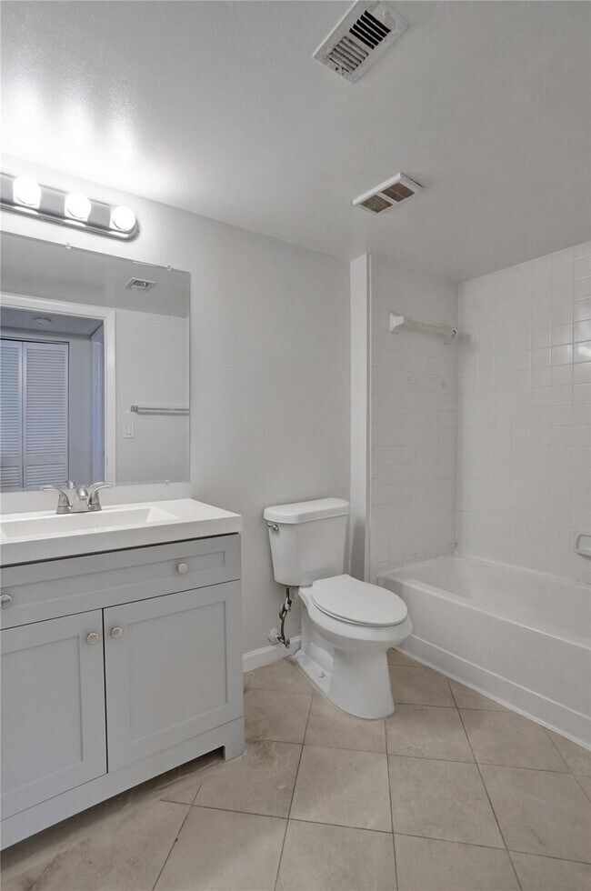 Building Photo - 9999 Summerbreeze Dr