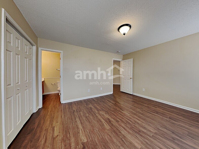 Building Photo - 430 Old Wood Ln