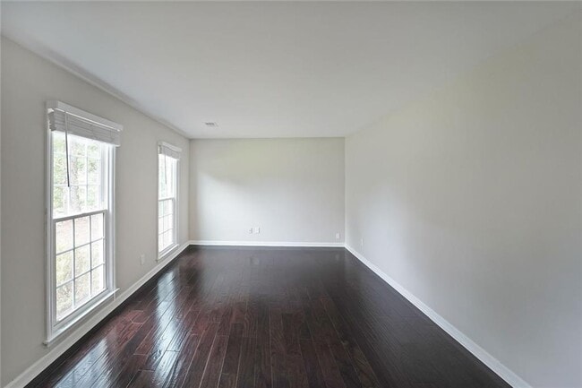Building Photo - 2620 Valencia Dr NE