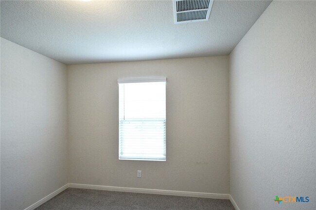 Building Photo - 528 Willow Valley St