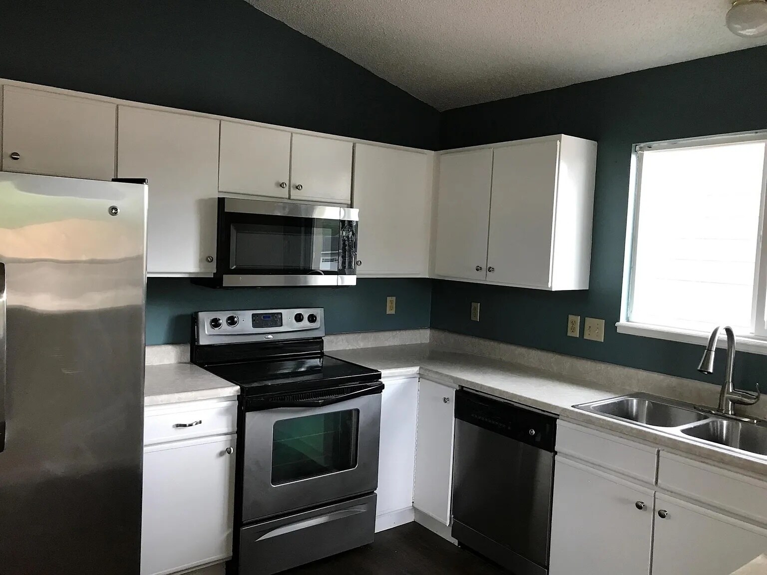 Building Photo - 5055 Victory Road