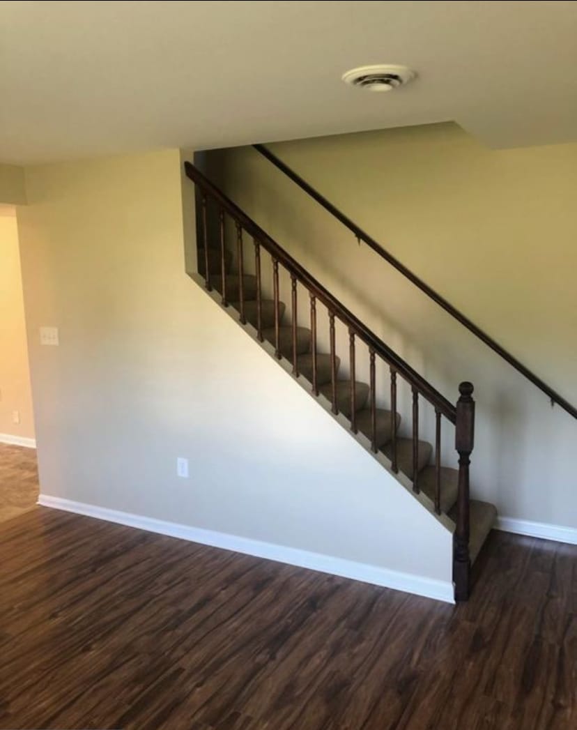 Living room 1 - 231 Melrose Ct