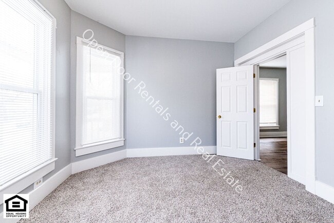 Building Photo - 515 N State St