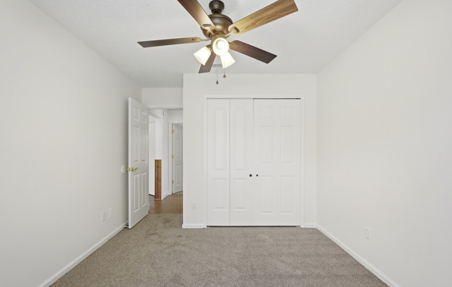 Building Photo - 2162 Saint Martins Dr E