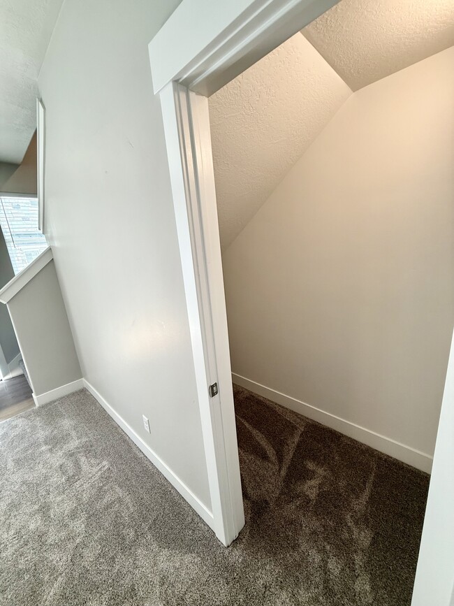Building Photo - 1063 S 2760 E