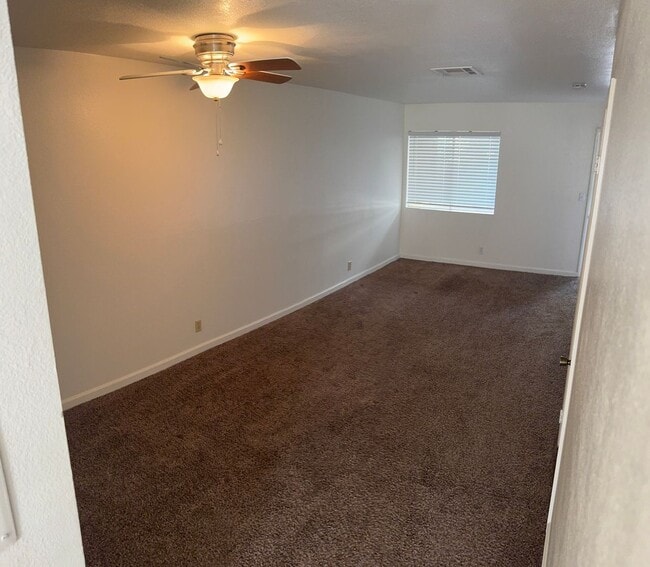 Building Photo - 2 bedroom, 1.5 baths, Boulder Hills condo
