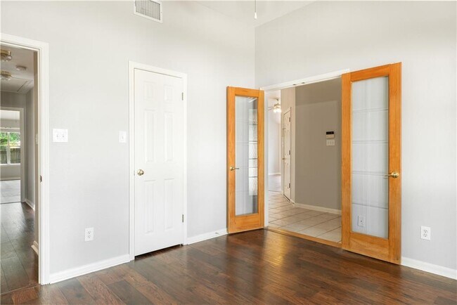 Building Photo - 1517 Hollyhock Ct