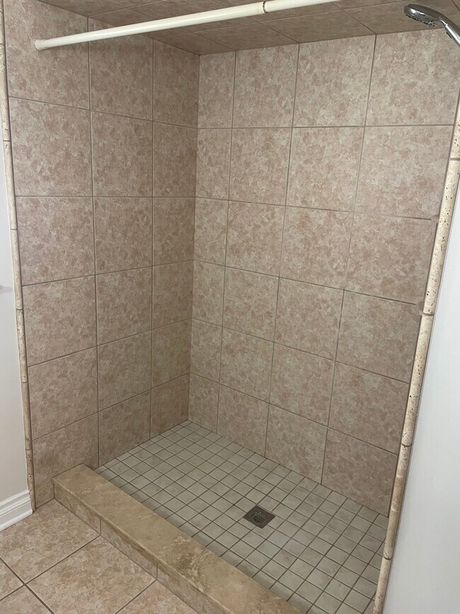 Building Photo - 4685 Mackinaw Rd