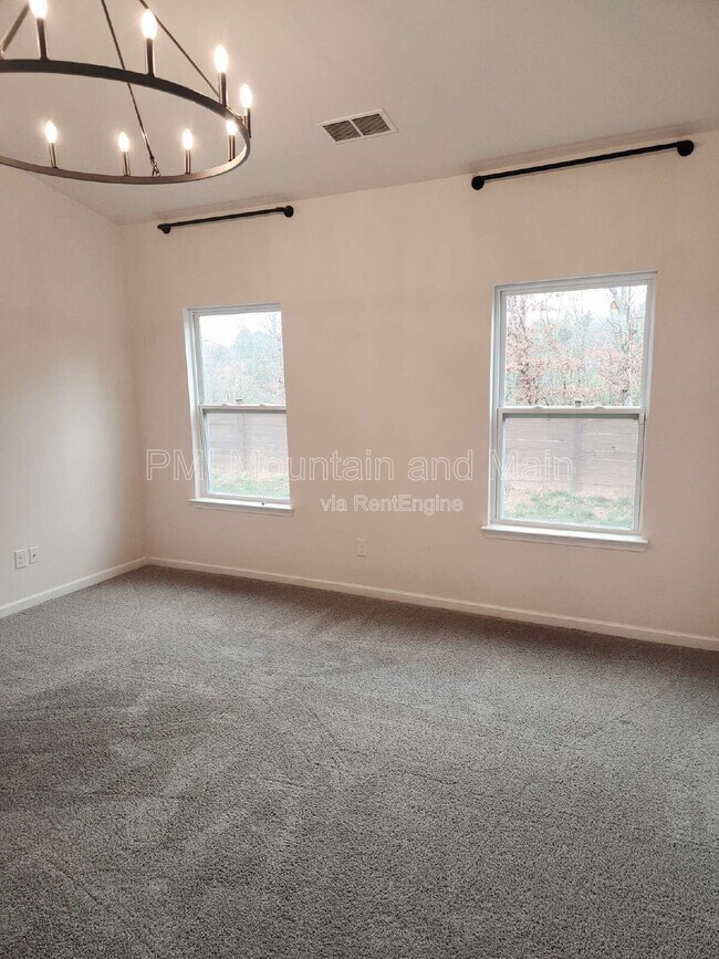 Building Photo - 299 Ridgeview Ln