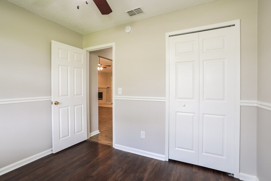Building Photo - 2520 Ambrosia Dr