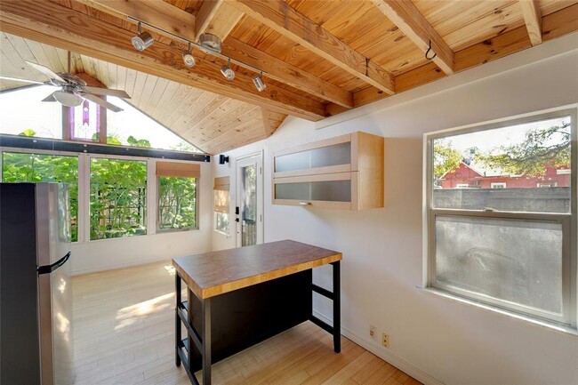 Building Photo - 3700 1/2 Kerbey Ln