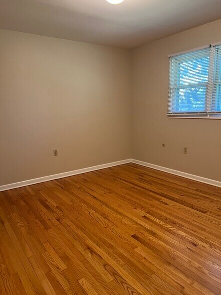 Building Photo - 729 Low St