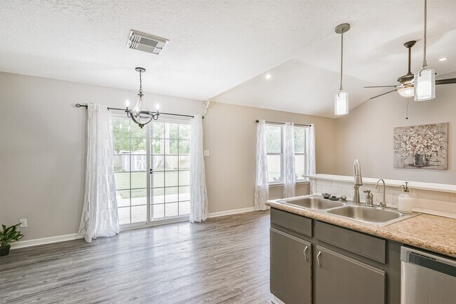 Building Photo - 5703 Alpine Heights Dr
