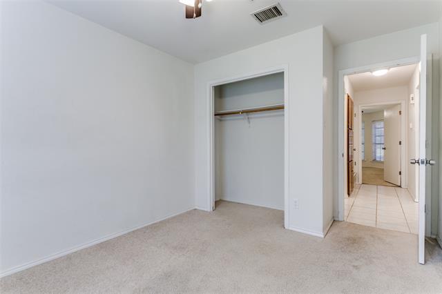 Building Photo - 215 Meadowbrook Ln