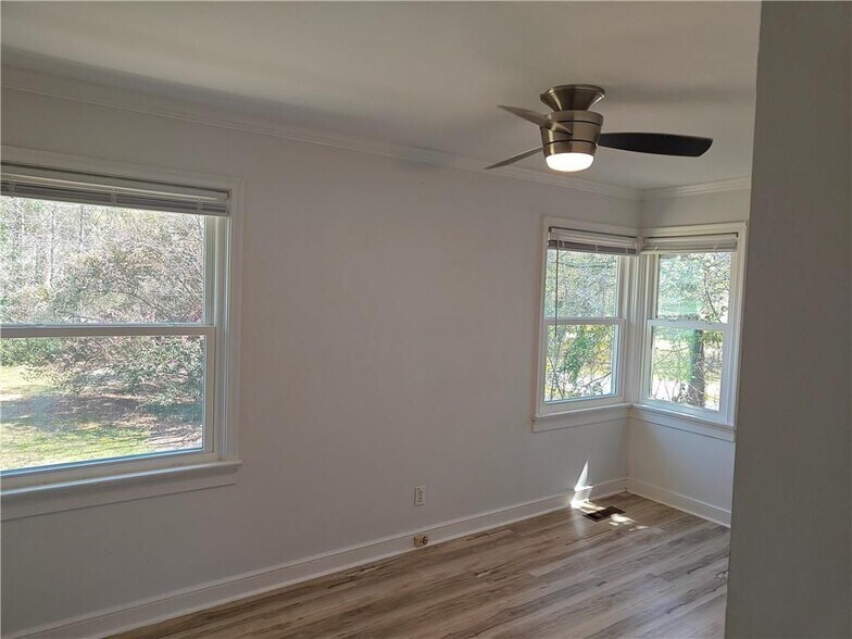 Building Photo - 810 Wesleyan Dr