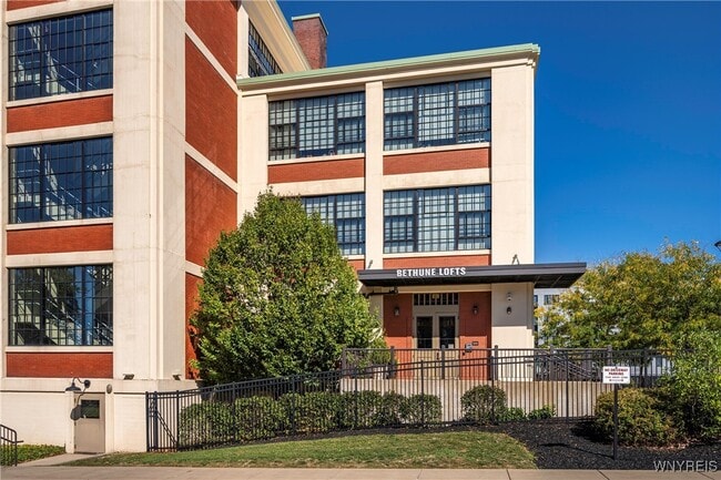 Building Photo - 2917 Main St