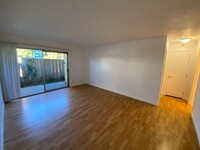 Building Photo - Torrance: 1 Bed 1 Bath Condo - 1 Carport S...