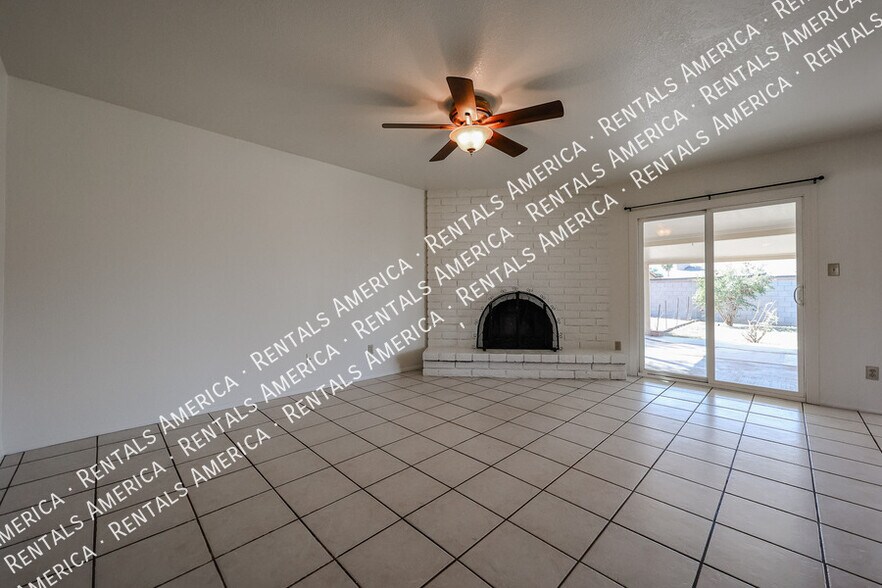 Building Photo - 710 W Alamo Dr