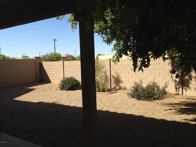 Building Photo - 2050 S Falcon Dr