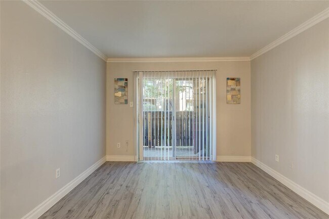 Building Photo - 2700 Westridge St