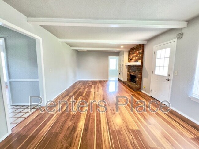 Building Photo - 1400 N Ironwood Pl
