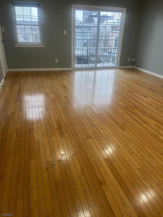 Building Photo - 710 27th St