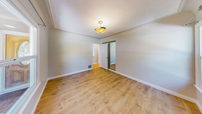 Building Photo - *** Gorgeous 4 bed 3 bath Single Family Ho...