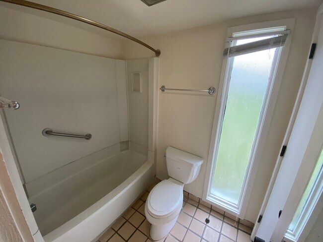 Building Photo - 528 Maple Leaf Ct