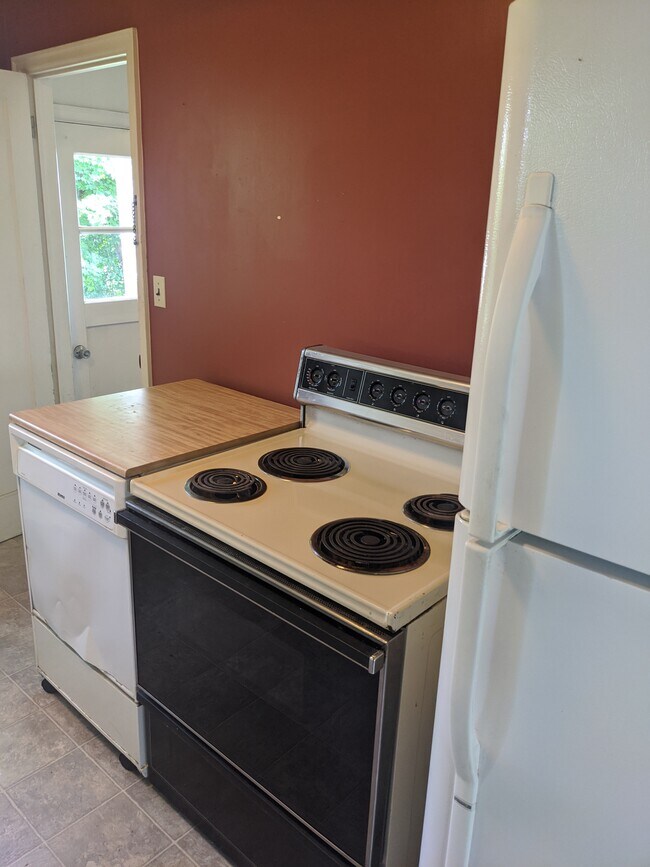 Building Photo - 414 S 12th Ave