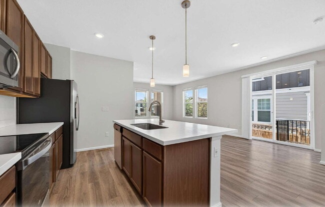 Building Photo - Beautiful 3 bed, 3 bath townhome in the lovely Painted Prairie Community!