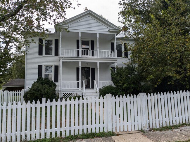 Building Photo - 301 Pendleton St
