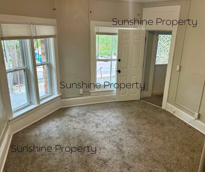 Large living room - 1125 Manitou Ave