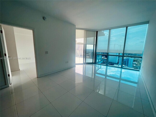 Building Photo - 851 NE 1st Ave