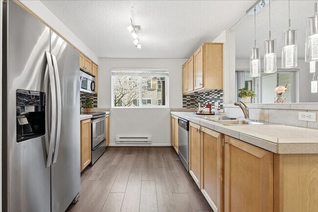 Building Photo - $1,895 • Modern 2BR Condo in Tanasbourne – Garage Included!