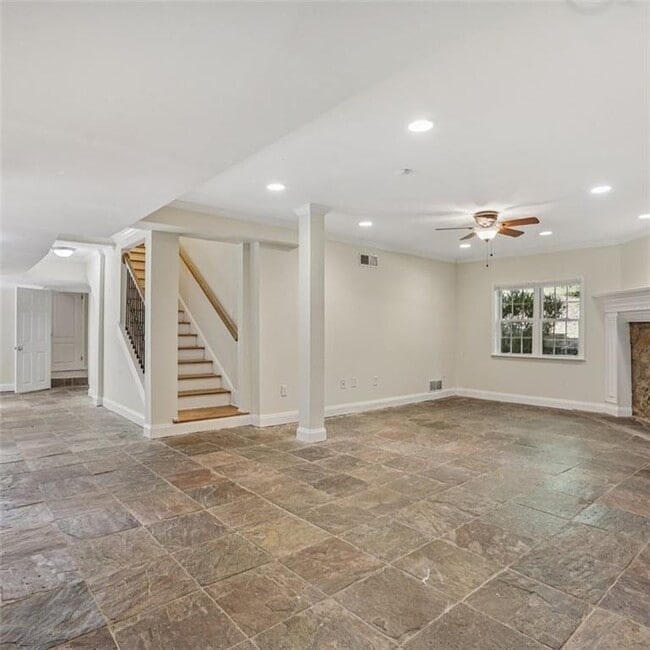 Building Photo - 3859 Peachtree Dunwoody Rd