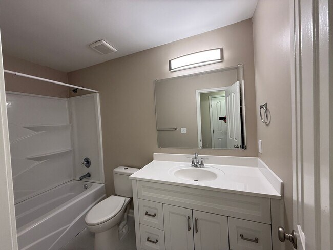 Building Photo - Beautifully Renovated Home in Trussville City Schools – Fireplace & 2-Car Garage