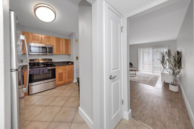 Building Photo - 4307 W Kennedy Blvd