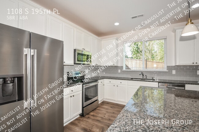 Building Photo - 1108 S 195th Pl