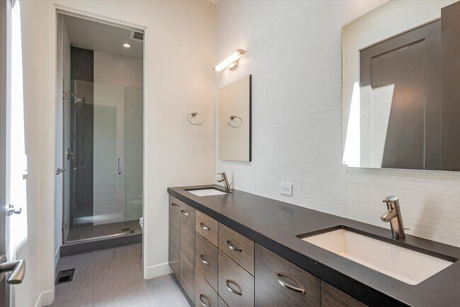 Building Photo - Wow! What a Great Home!