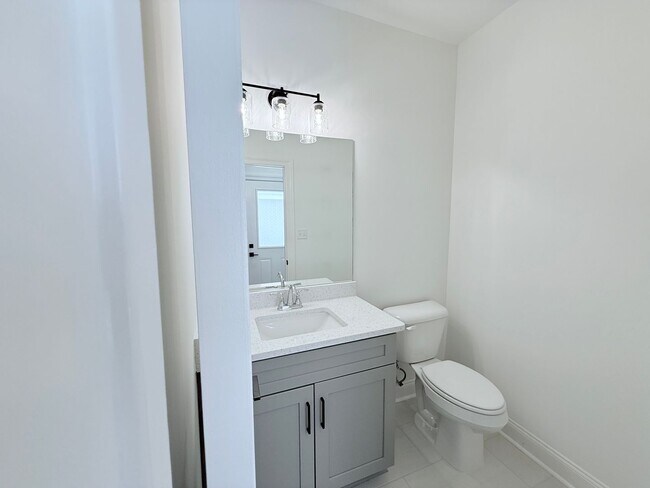 Building Photo - NEW South Grove unit