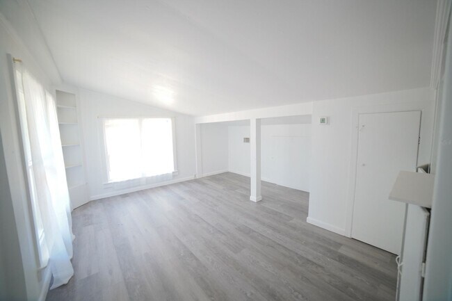 Building Photo - 1118 Louise Dr