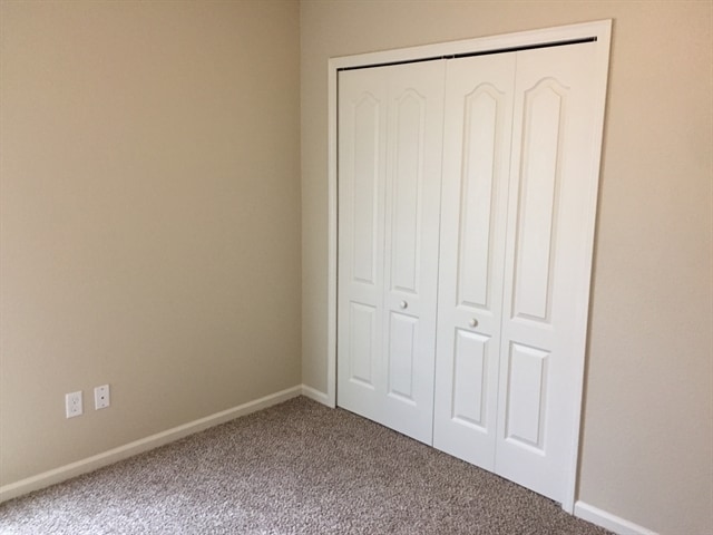 Building Photo - 372 W New England Dr