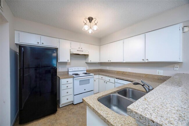 Building Photo - 13483 Garden Grove