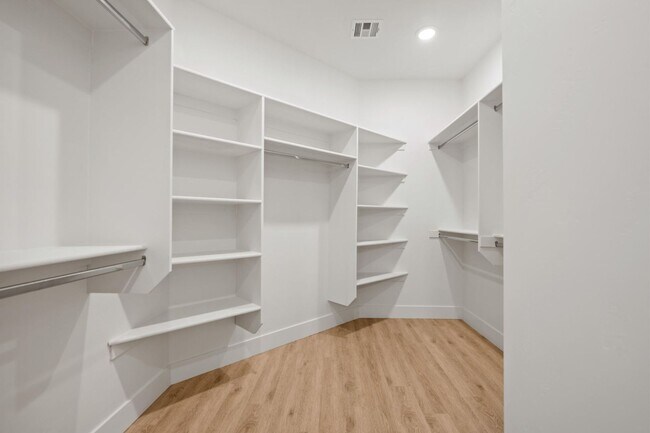 Building Photo - Beautiful 4 bedroom, 3.5 bathroom twin home in St George!