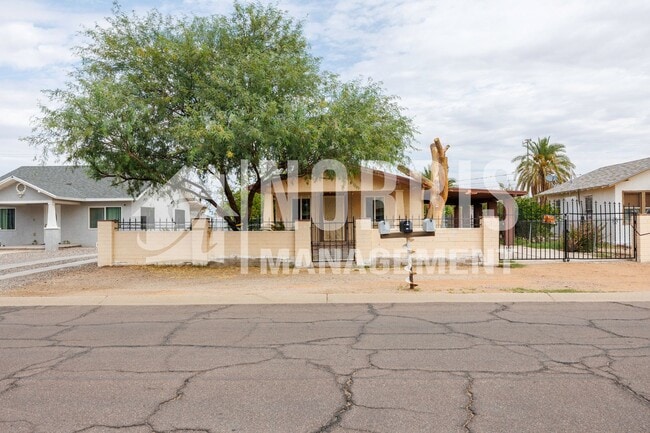 Building Photo - NO HOA Home in a Great Location