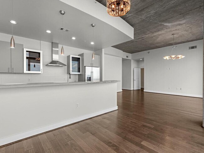 Building Photo - 5925 Almeda Rd